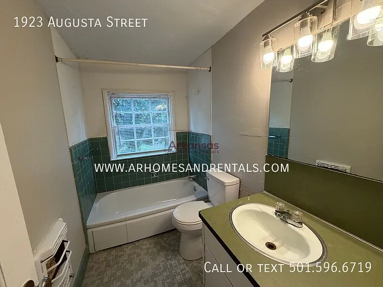 1923 Augusta St — Photo 6
