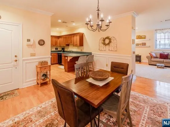 1103 Rio Vista Dr, Mahwah, NJ 07430