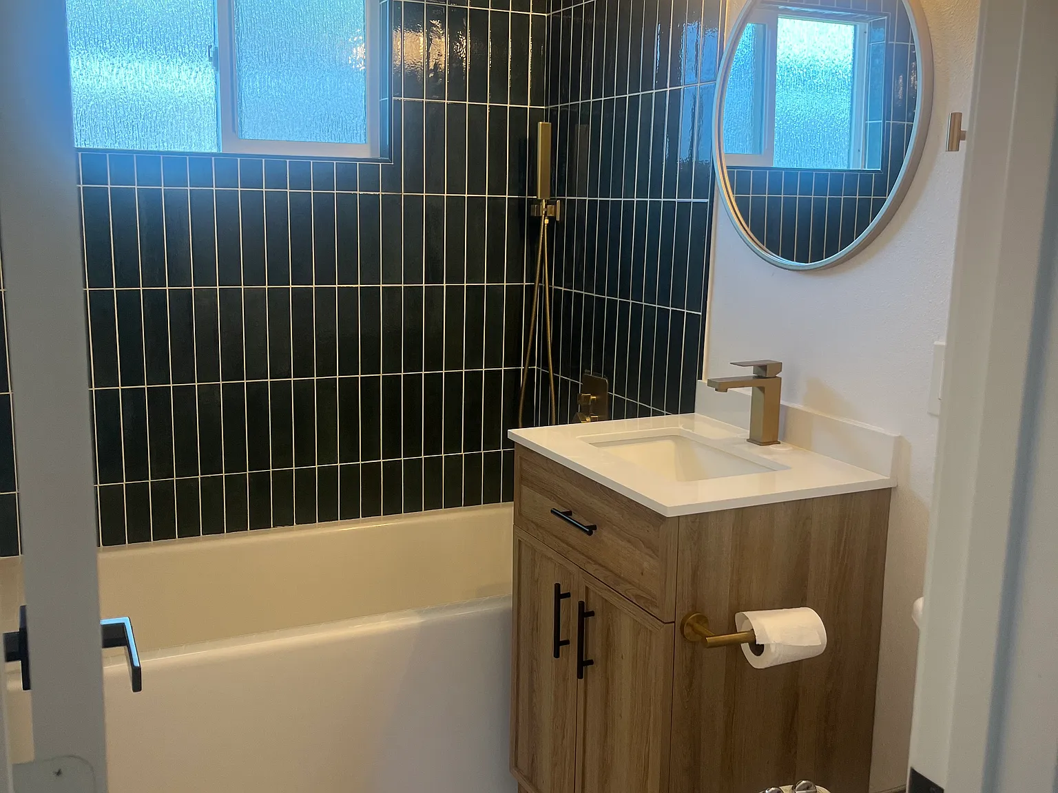 2 bed, 1.5 bath, 900 sqft, $3,500 — Photo 2