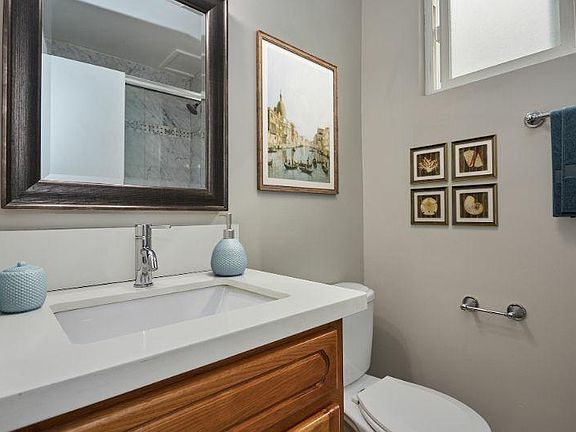 3rd image of 925 N Curson Ave APT 4