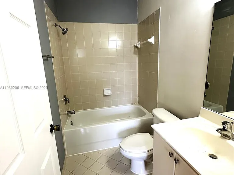 3550 NE 5th St #202 — Photo 18
