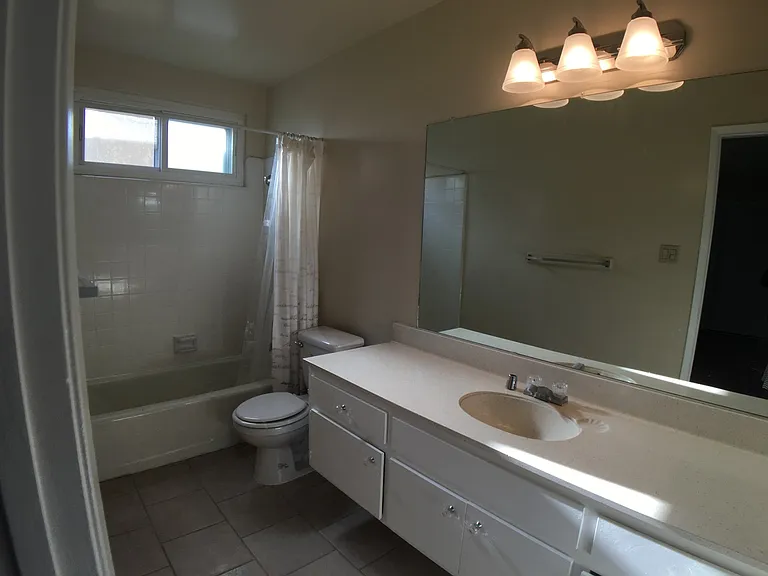 720 W Imperial Ave — Photo 2