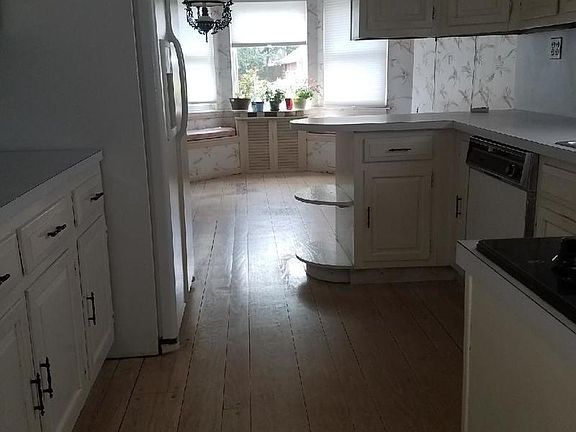 4th image of 8132 189th St