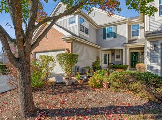 630 Creekside Cir, Gurnee, IL 60031