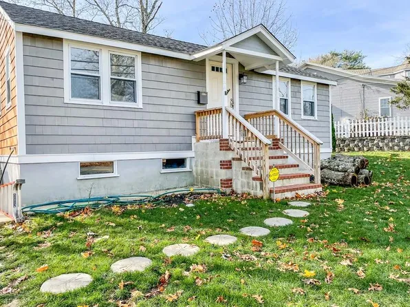 7 Indian Neck Rd, Wareham, MA 02571