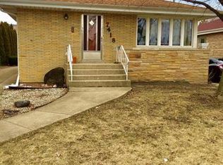 7418 W Howard St, Niles, IL 60714