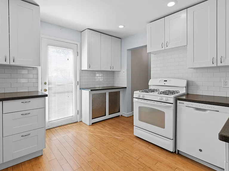 437 Ford St — Photo 10