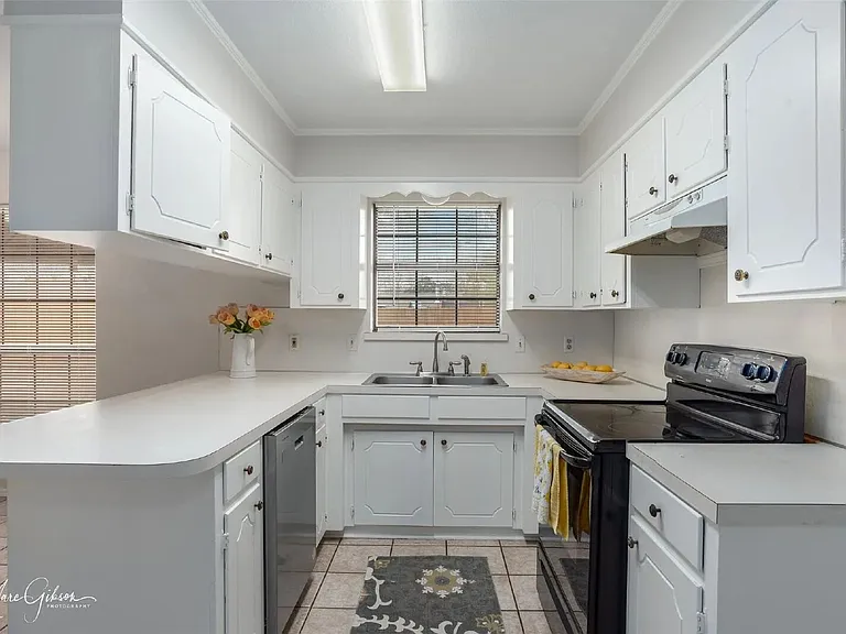 2211 General York Cir — Photo 3