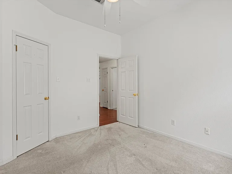 7902 Isaac Pryor Dr — Photo 26