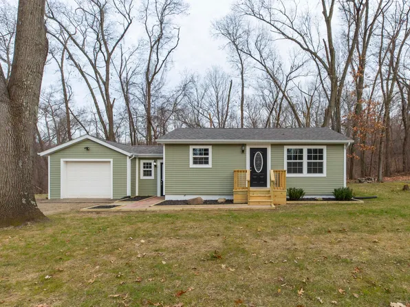 52957 Twin Lakeview Dr, Dowagiac, MI 49047