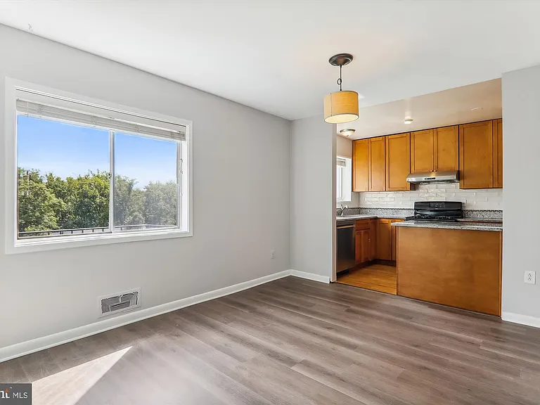 10631 Montrose Ave #M-202 — Photo 11