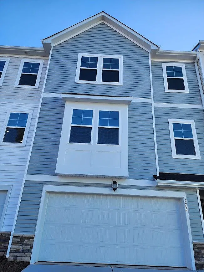 4 bed, 3.5 bath, 2410 sqft, $2,195 — Photo 1