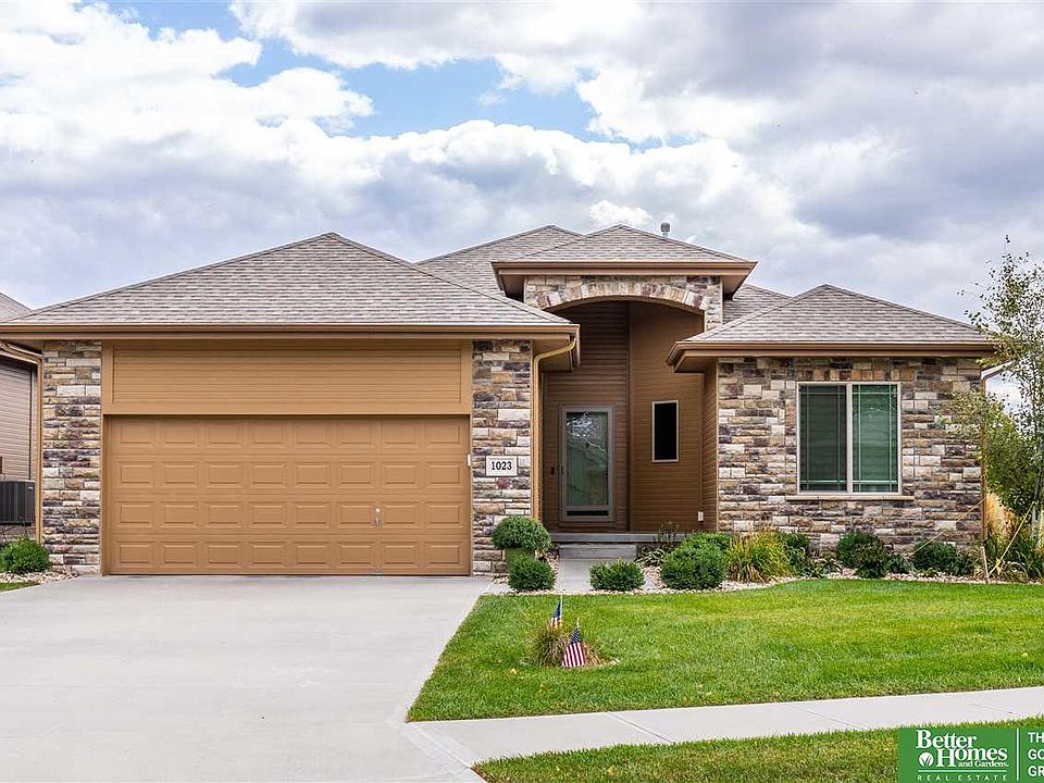 1st image of 1023 N 183rd Cir