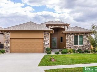 1023 N 183rd Cir, Elkhorn, NE 68022