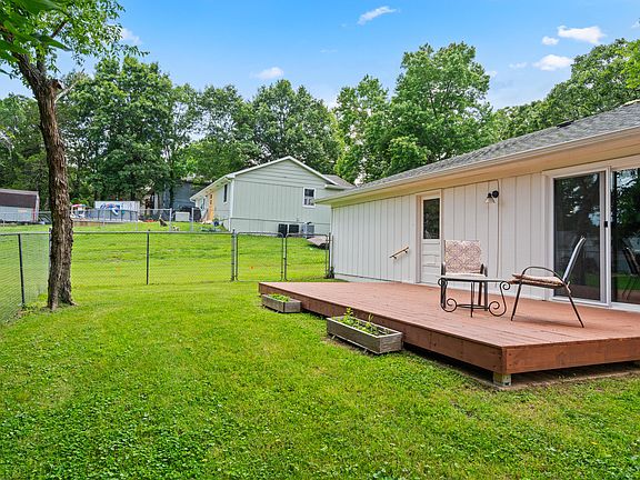 5th image of 372 Greenbrier Lane