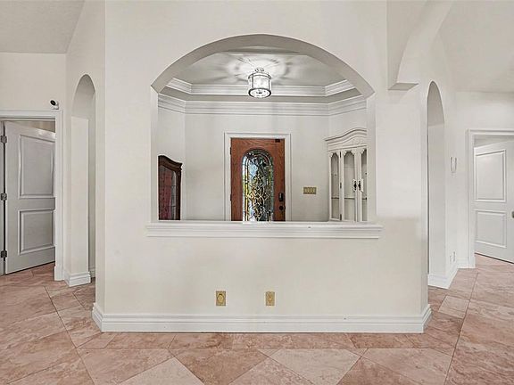 4th image of 840 3rd Ave S