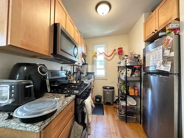 146 Webster Ave #3, Cambridge, MA 02141