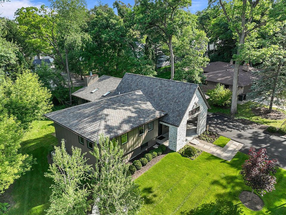 1st image of 853 Sauganash DRIVE