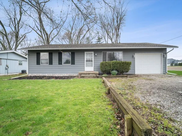 8224 Pine Ave, Downs, IL 61736