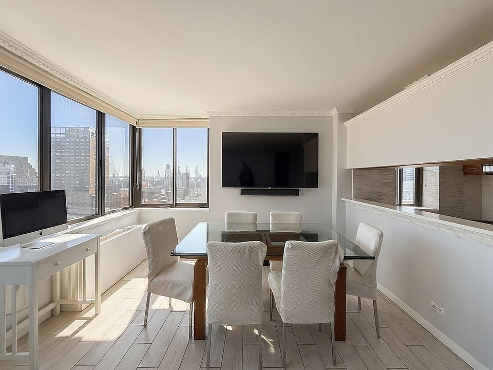 1st image of 300 E 62nd St APT 2204