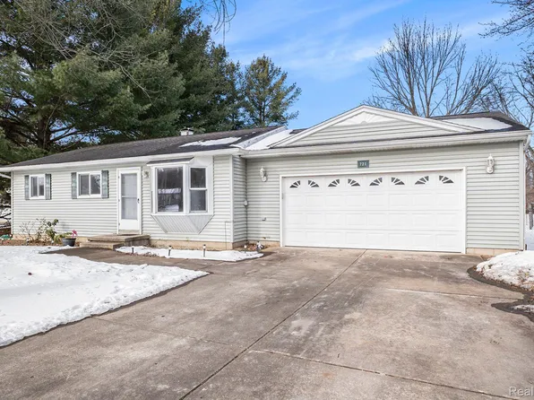 721 Grant Cir, Linden, MI 48451