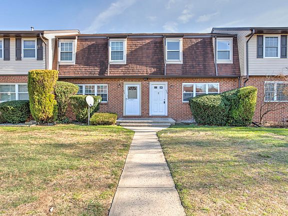 3rd image of 450 Lonna Ct