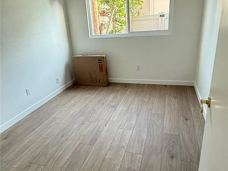 43 Golden Glen St — Photo 8