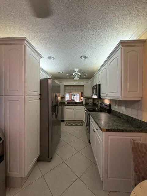 3 bed, 2.0 bath, 1630 sqft, $3,200 — Photo 2