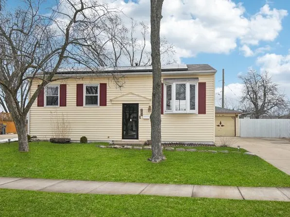 703 Sunset Cir, Streamwood, IL 60107