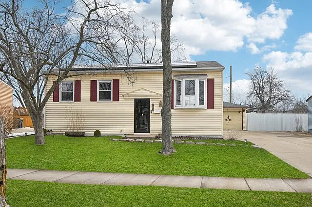 703 Sunset Cir photo 1