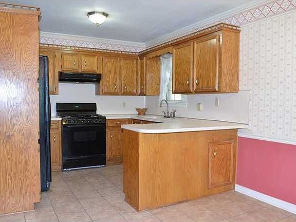 5th image of 8618 Woodlake Dr