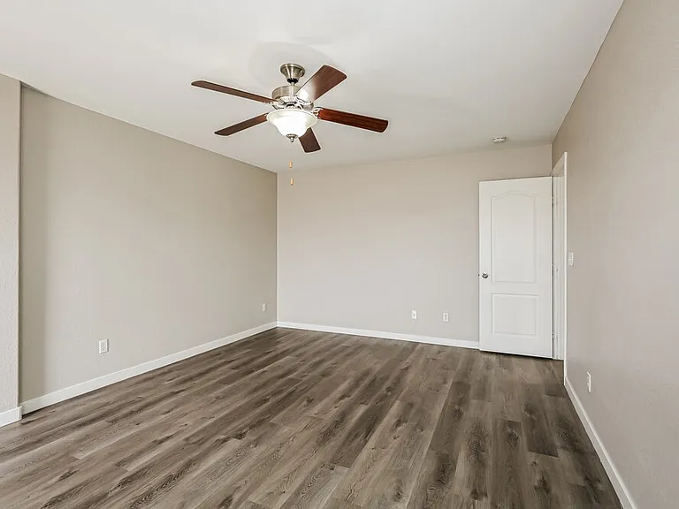 1081 Crescent Falls St — Photo 10