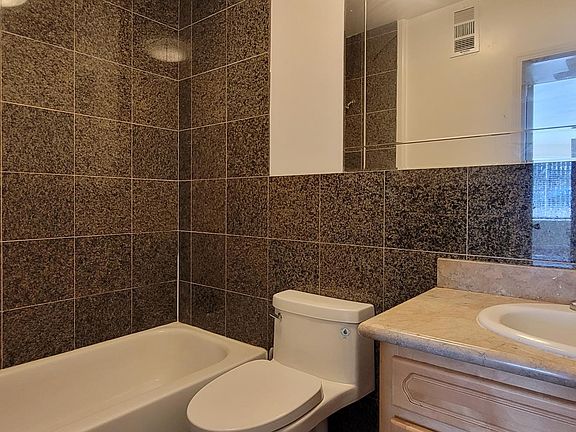 5th image of 5914 Camden St