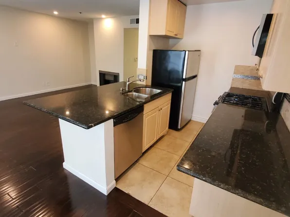 Burton Way Apartments, 8569 Burton Way, Los Angeles, CA 90048