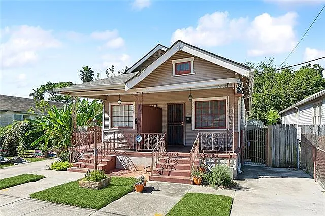 3 bed, 1.0 bath, 900 sqft, $1,200 — Photo 2