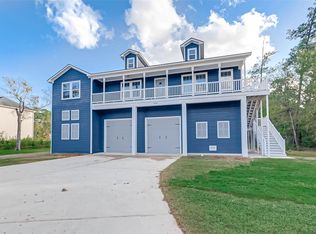 1221 S Country Club Dr, Shoreacres, TX 77571