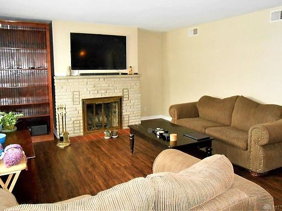 3rd image of 212 Delaware Ave