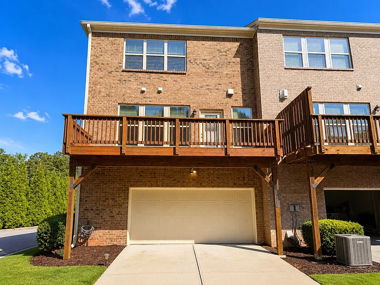 521 Sunset Park Dr — Photo 3