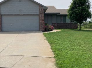 5546 S Meadowview Ct, Wichita, KS 67216