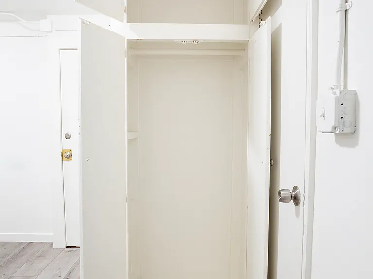 Bixel apts LLC — Photo 20