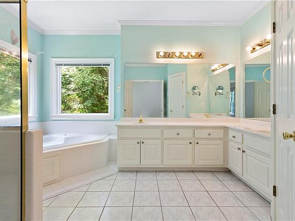 3rd image of 2360 Weatherstone Cir SE