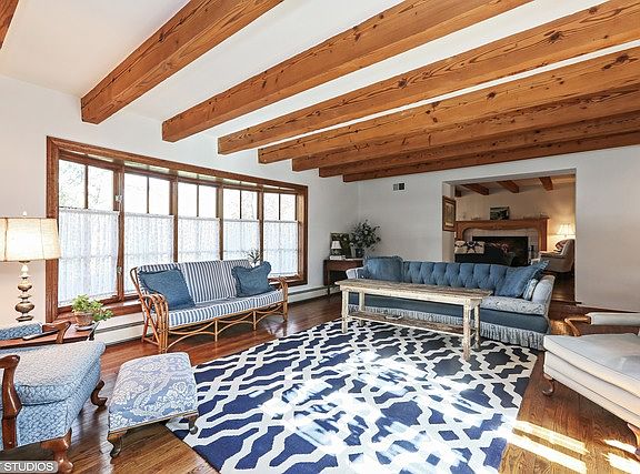 5th image of 121 Indianwood Ln