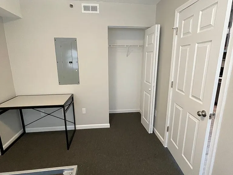 301 E Chalmers St — Photo 28
