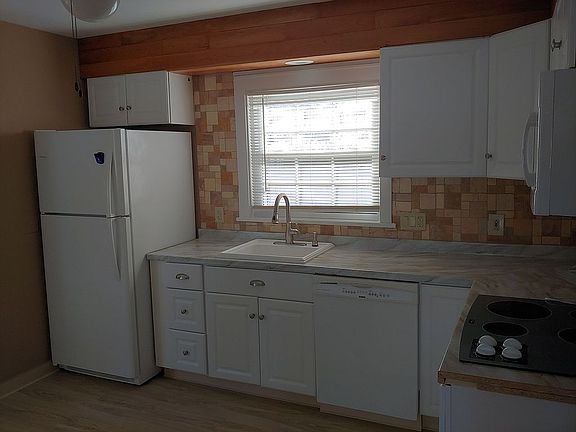 Full Amenity Kitchen