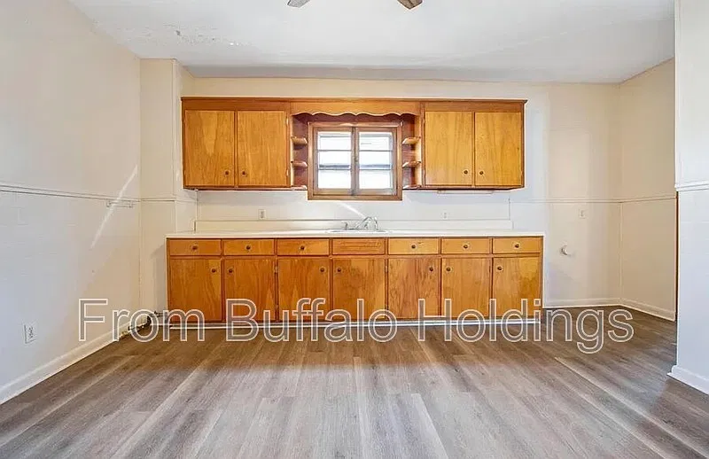 2 bed, 1.0 bath, 1000 sqft, $1,050 — Photo 2