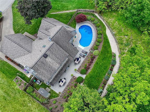 2nd image of 272 Lynn Ann Dr