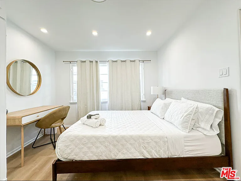 239 S Doheny Dr #239 — Photo 4