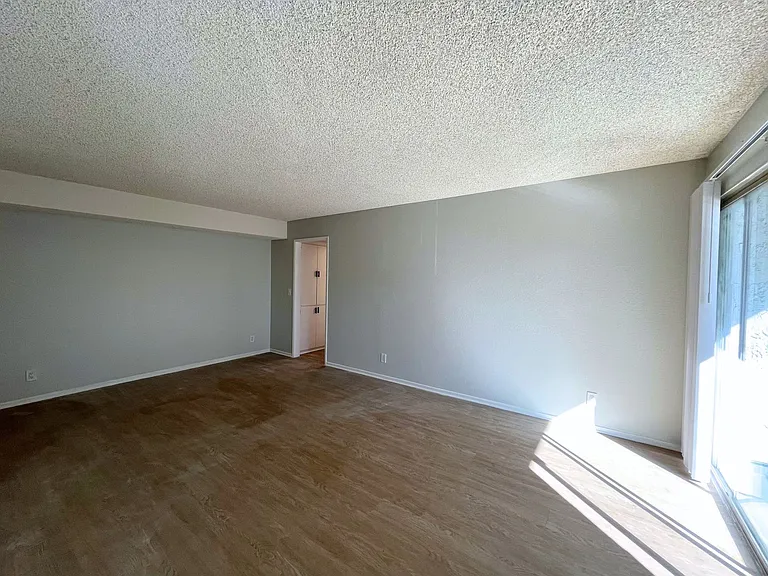 245 South Serrano Ave — Photo 80