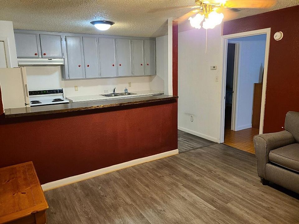 1st image of 227 Lowery Dr #B