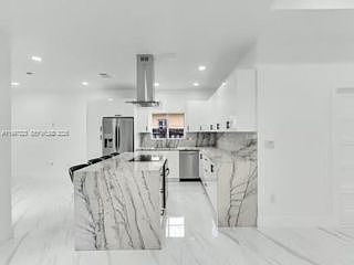 5th image of 4127 NE 30th St